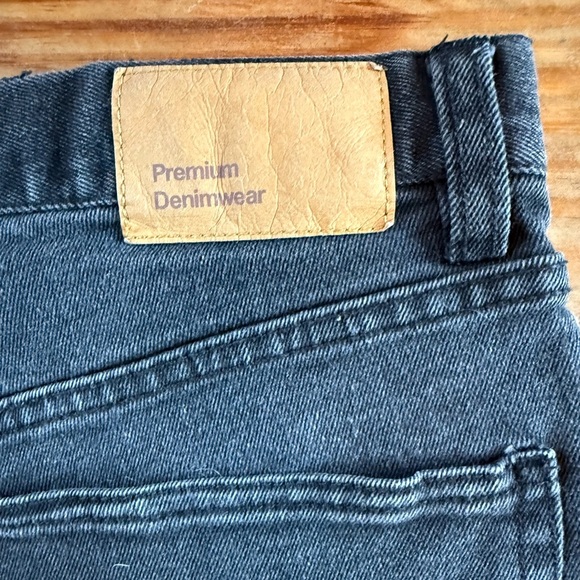 Love Tree Distressed Black Jean Shorts Size Medium - Picture 6 of 6